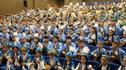 Полмиллиона детей по всему Казахстану одновременно исполнили народные кюи