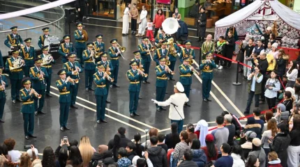 Музыканты Центрального военного оркестра поздравили казахстанцев с Наурызом в Астане