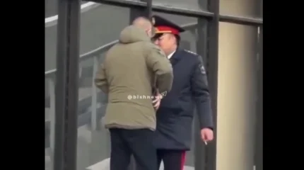 Главу МВД оштрафовали за курение в общественном месте в Кыргызстане