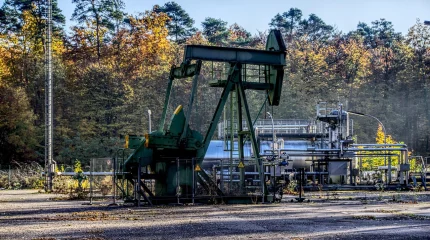 Нефть отыгрывает падение: Brent подскочила более чем на 4%