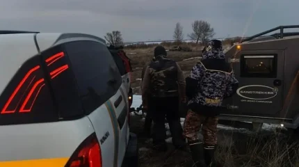 Павлодарда мұз жарылып, балықшылар көлікпен суға түсіп кетті