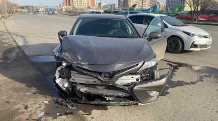 Машина «Скорой помощи» с беременной пациенткой перевернулась в Актобе