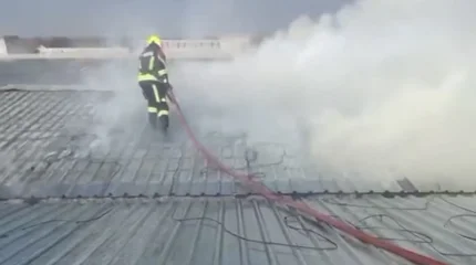 Крупный пожар произошел в строящемся здании в Алматы