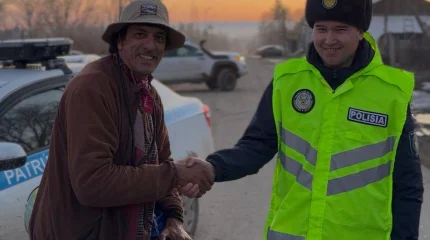 ШҚО-да полицейлер шетелдік велосаяхатшыға көмектесті