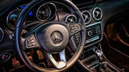 Продал чужой Mercedes ради лечения дедушки: автомеханику грозит до 10 лет тюрьмы