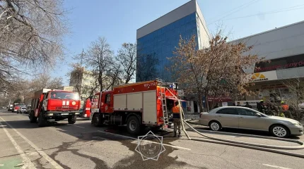 Алматыда түтін басқан ғимараттан 50 адам эвакуацияланды