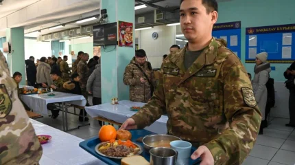 В армии Казахстана внедряют «шведский стол» и блюда национальной кухни