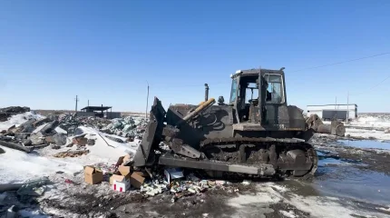 600 литров нелегального алкоголя раздавили бульдозером в Петропавловске