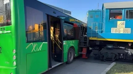 Автобус пен пойыз соқтығысты, 6 адам зардап шекті