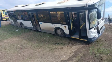 Оралда қоғамдық көлік мектеп автобусына соқтығысып, 24 бала зардап шекті