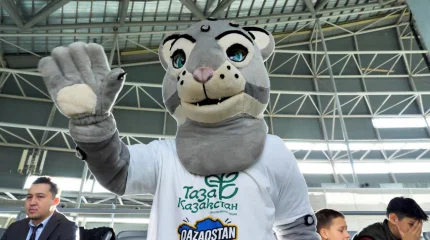 Юные столичные футболисты провели экоакцию на матче сборных Казахстана и Коморских островов