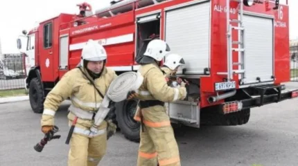 Көпқабатты үй өртенді: 12 адам құтқарылды