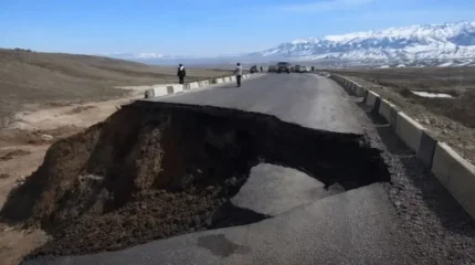 Алматы облысында жолдың бір бөлігі опырылып түсті