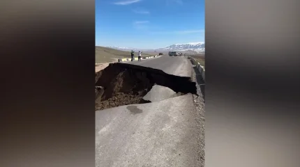 Алматы облысында еріген қар суы әсерінен тасжол ортасынан опырылып түсті
