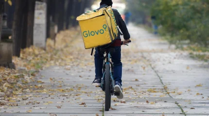 Тарифы растут: бизнес в Казахстане столкнулся с подорожанием доставки и связи