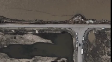 Дорога не дает затопить село после прорыва дамбы в Коргалжынском районе