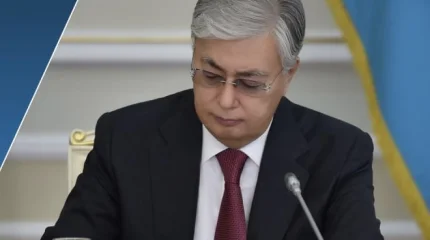 Глава государства наградил известных ученых