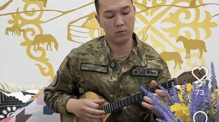 Нацгвардеец играет на 11 музыкальных инструментах