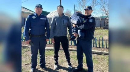 В ВКО полицейские спасли и вернули домой двухлетнего ребёнка (ВИДЕО)