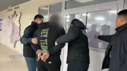 Прятался в тайнике пять лет - в Карагандинской области задержали подозреваемого в вымогательстве (ВИДЕО)