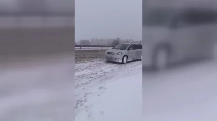 Автомобиль с семью пассажирами перевернулся на трассе Астана – Темиртау