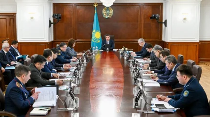 Олжас Бектенов құқық бұзушылық профилактикасы жөніндегі ВАК отырысын өткізді