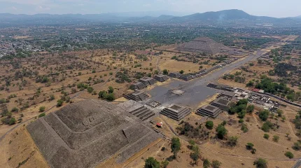 Одна туристка убита, 13 ранены при стрельбе на пирамидах в Мексике