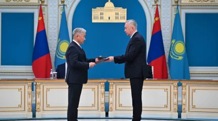 Открыть прямую автодорогу между странами договорились Казахстан и Монголия