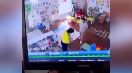 Била по голове и хватала за руки: после жалоб родителей сотрудниц детского сада в Актюбинской области отстранили от работы