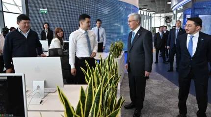 Глава государства запустил сеть бесплатных школ искусственного интеллекта по всей стране