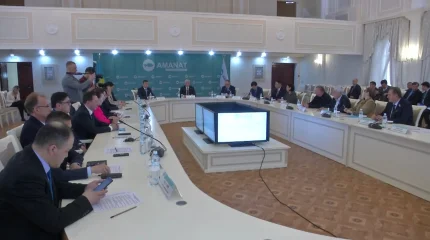 Қарағандыда «AMANAT» партиясының облысық филиалы алаңында депутаттық фракциясының кеңейтілген отырысы өтті