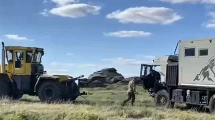Автодом с туристами из Нидерландов застрял в Баянауле