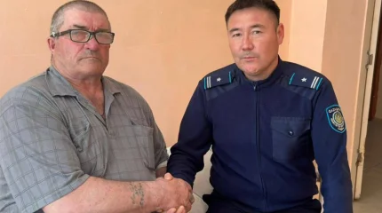 СҚО-да полицейлер ер адамды құтқарып қалды