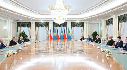 Қасым-Жомарт Тоқаев пен Андрей Бабиш кеңейтілген құрамда келіссөз жүргізді