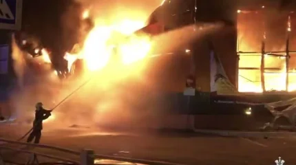 Крупный торговый центр сгорел в Новосибирской области