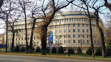 Трагедия в Алматы: студент первого курса погиб после падения из окна здания университета