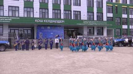 Ақтөбеде балалар оркестрі отты жылдар әуендерін орындап, ерекше рух сыйлады