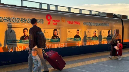 Портреты героев украсили казахстанские поезда