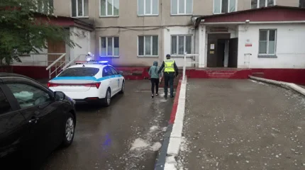 Патрульные полицейские ВКО оперативно доставили беременную женщину в роддом (ВИДЕО)