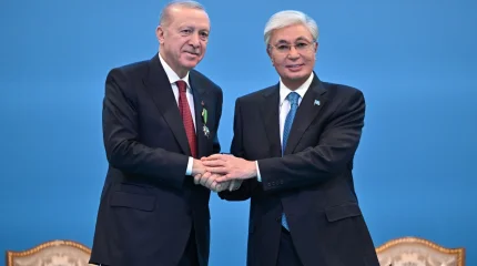 Глава государства вручил Президенту Турции орден Qoja Ahmet Yasaui