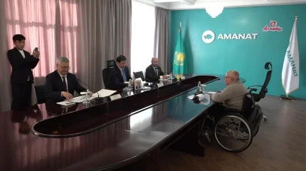 Аким Алматы Дархан Сатыбалды провел прием граждан на площадке партии "AMANAT"