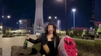 Бәйтерек маңына шампан төккен блогер қыз жазаланды