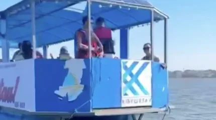 Паром с десятками пассажиров пришлось срочно эвакуировать в Кокшетау