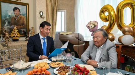 Алматыда Олжас Сүлейменовтің 90 жас мерейтойы аталып өтті