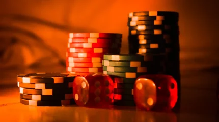 Құмар ойын ойнаған шенеунік лауазымынан айырылды