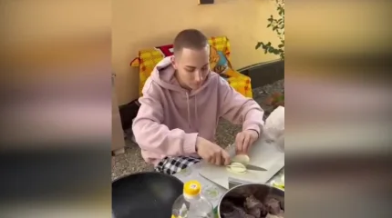 Ақтөбелік әйел дәрігерлердің кесірінен жалғыз ұлынан айырылғанын айтады
