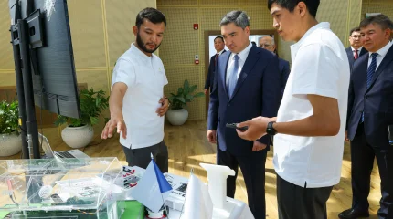 Олжас Бектенов NU Жоғары қамқоршылық кеңесінің отырысын өткізіп, NU Өnergy креативті хабымен танысты