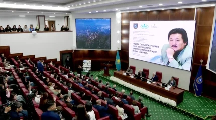 Публицист, жазушы, сыншы, халықаралық «Алаш» сыйлығының иегері Әмірхан Меңдеке 70 жасқа толды