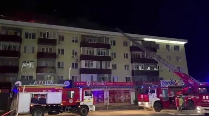 В Актобе загорелась крыша общежития