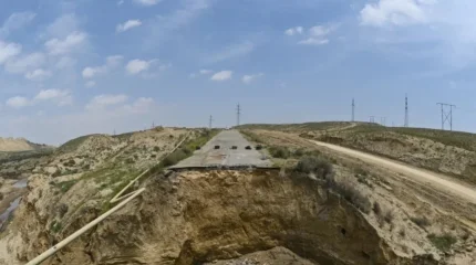 Бакудегі жолды тасқын су қиратып кетті